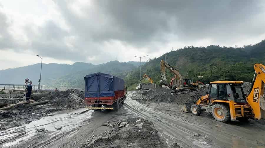 Amochhu Floods Disrupt Exports, Delay Permits