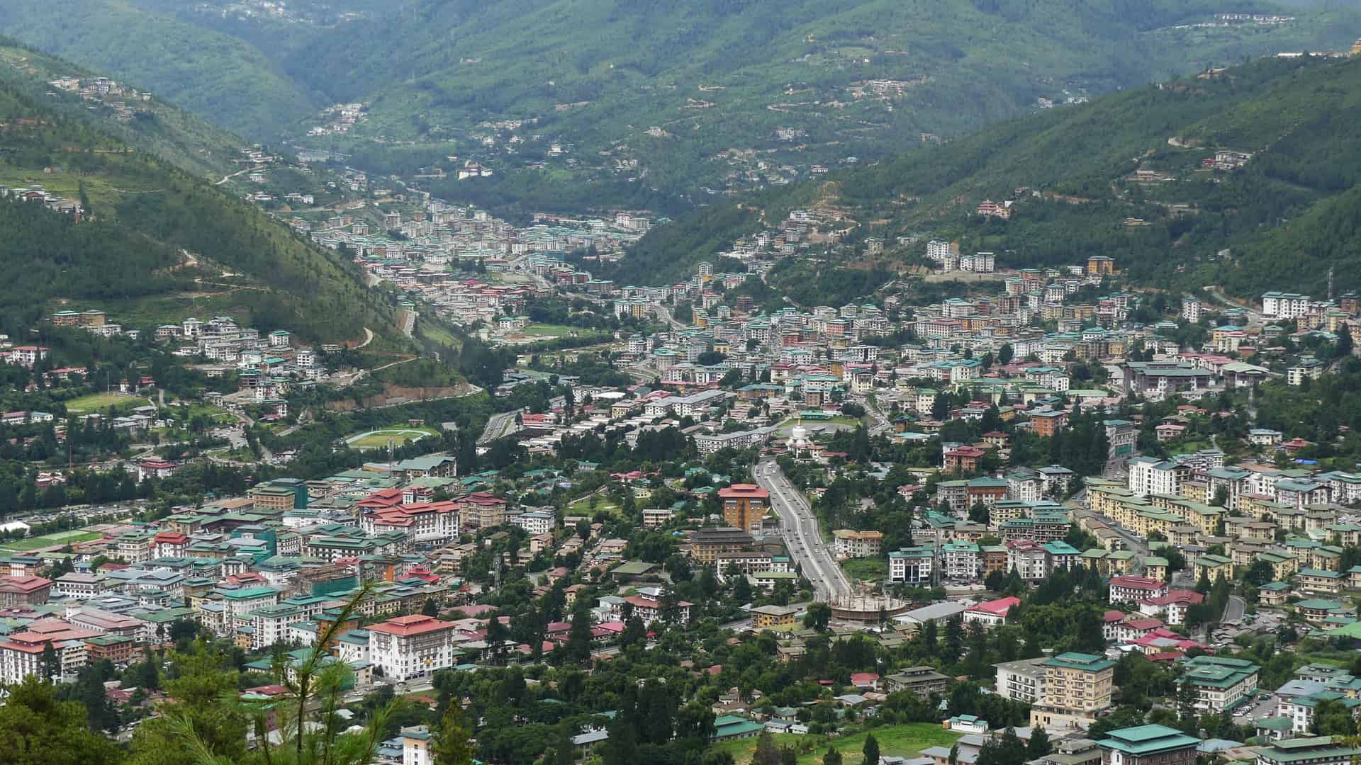 Luxury Hotels Defend Wages Amid Economic Challenges