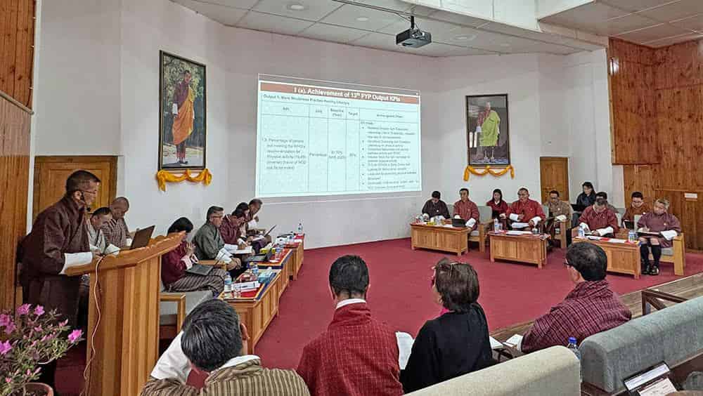 Bhutan's Birth Rate: A Crisis Unveiled 🌍