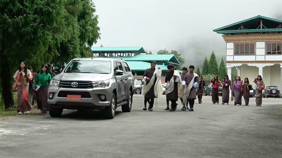 Taktse Businesses Revive as Students Return to College